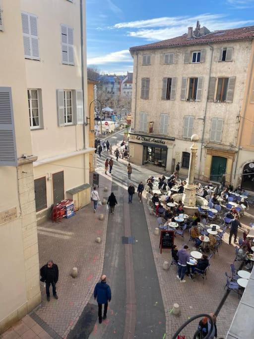 Studio En Plein Coeur Du Vieil Antibes, Vue Sur Place Romantique Exterior foto