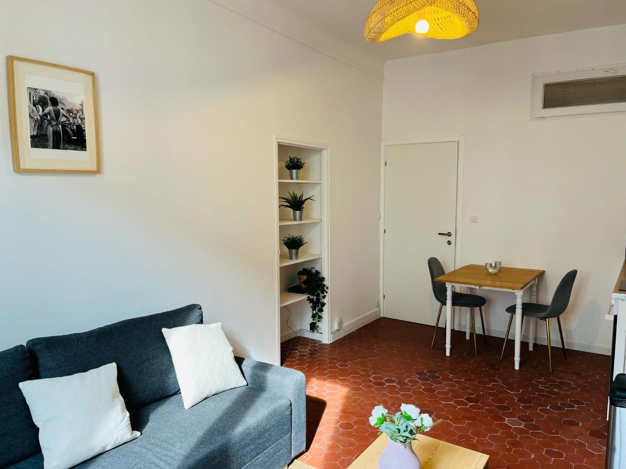 Studio En Plein Coeur Du Vieil Antibes, Vue Sur Place Romantique Exterior foto