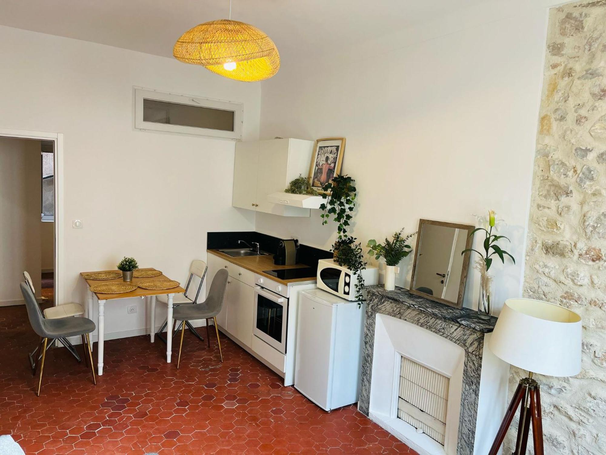 Studio En Plein Coeur Du Vieil Antibes, Vue Sur Place Romantique Exterior foto